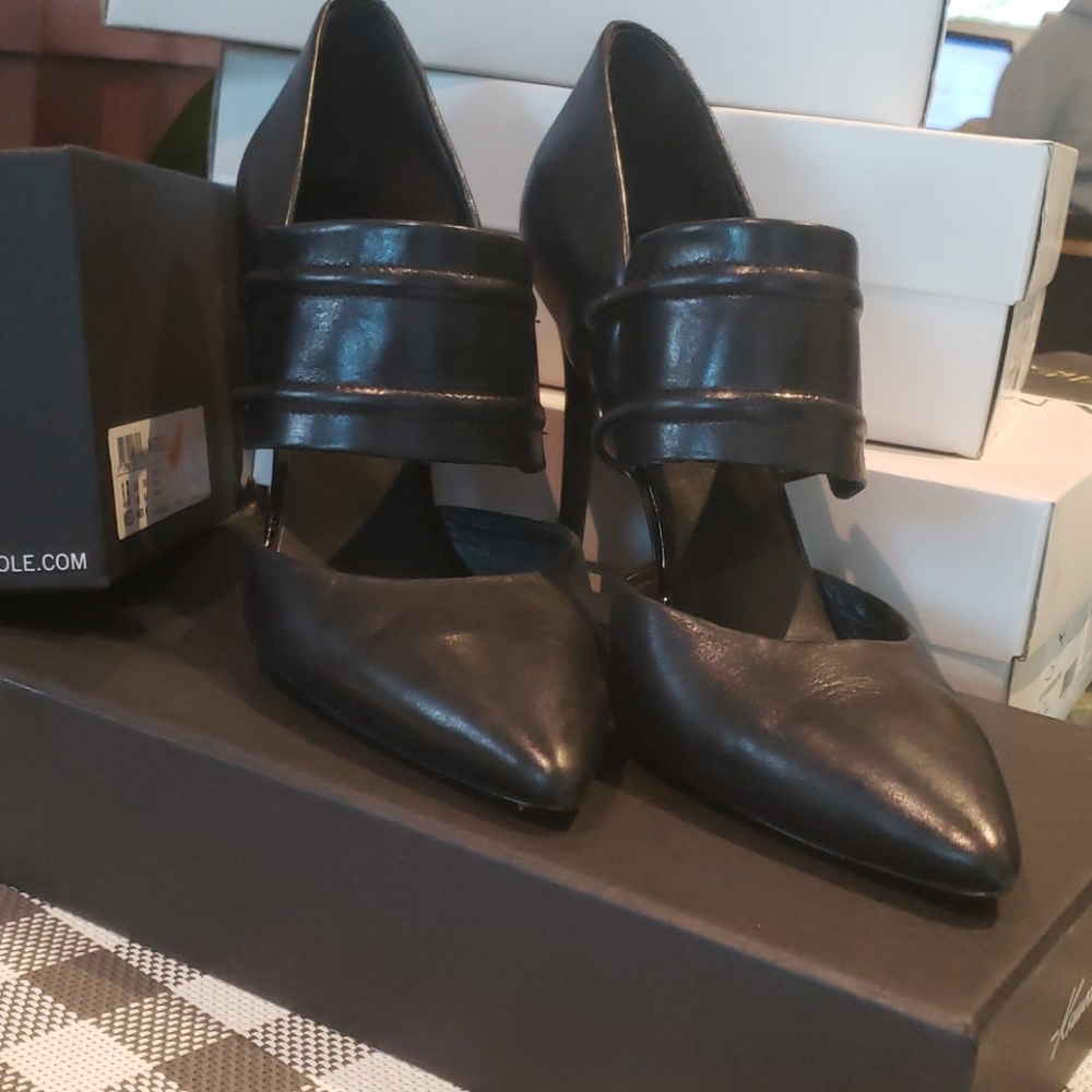 Black, sexy leather pumps